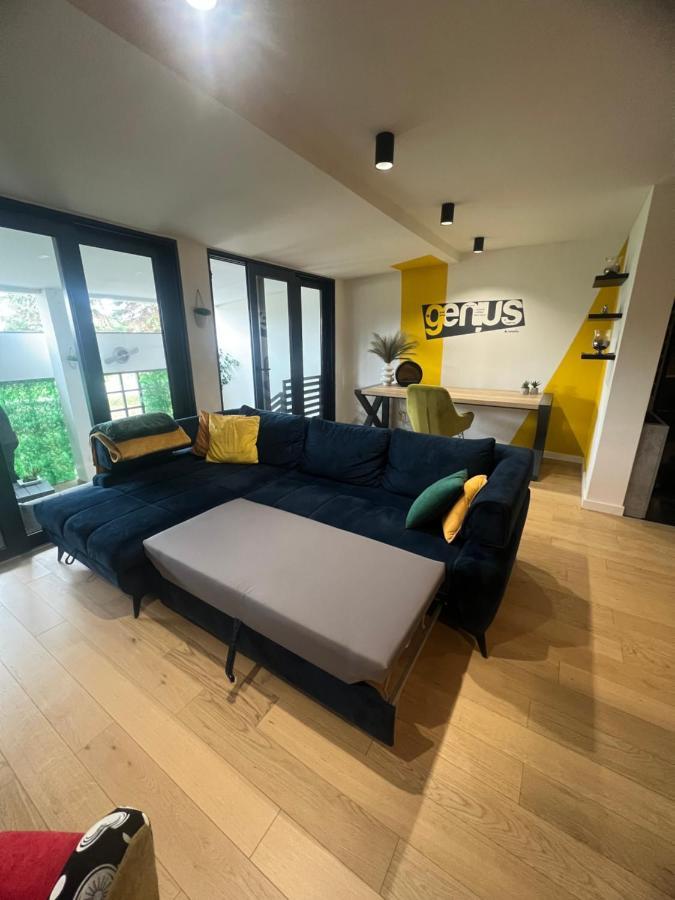 Noble Park Apartment *