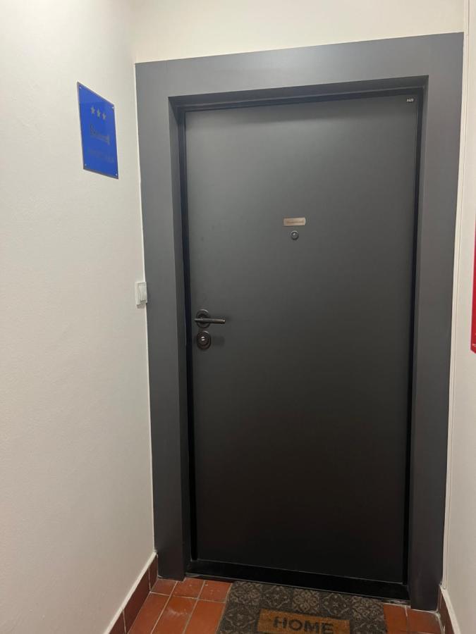 Noble Park Apartment
